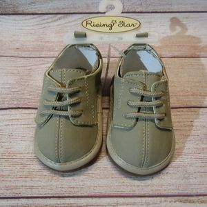 NWT**Rising Star Pre-Walker Shoes
